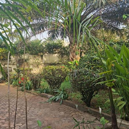 Tout Confort Avec Jardin Entree Bastos Yaoundé Exterior foto