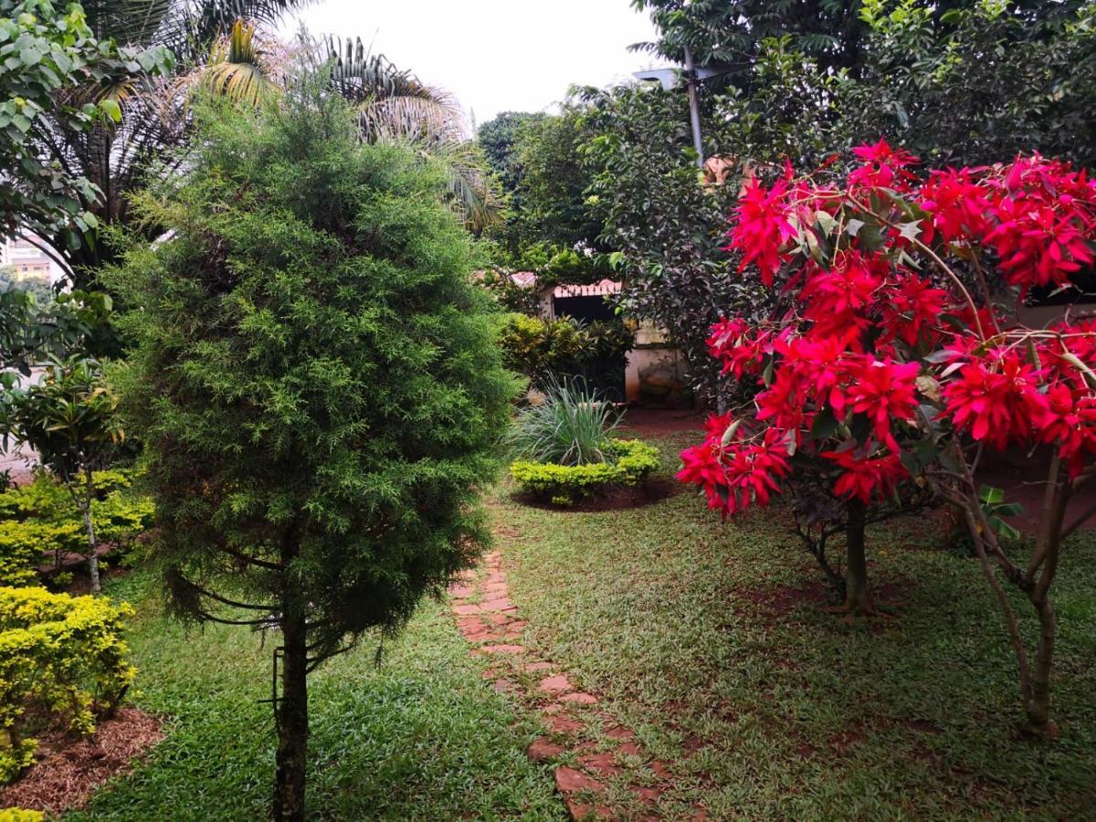 Tout Confort Avec Jardin Entree Bastos Yaoundé Exterior foto