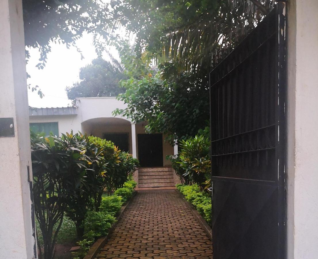 Tout Confort Avec Jardin Entree Bastos Yaoundé Exterior foto
