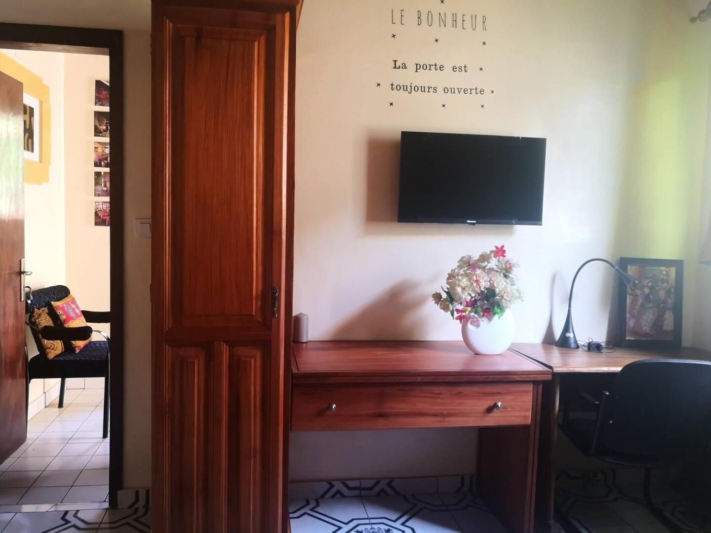 Tout Confort Avec Jardin Entree Bastos Yaoundé Exterior foto