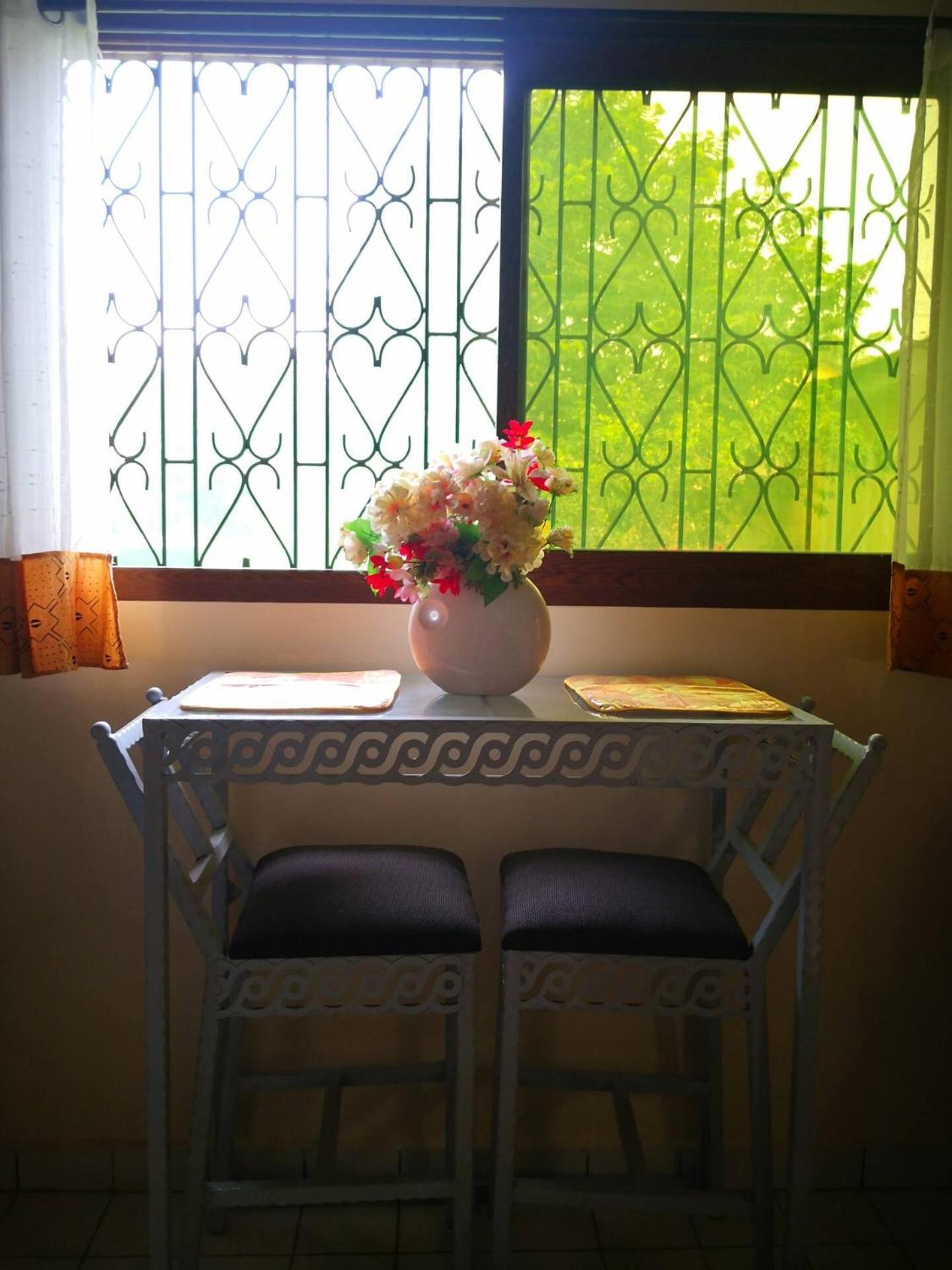 Tout Confort Avec Jardin Entree Bastos Yaoundé Exterior foto